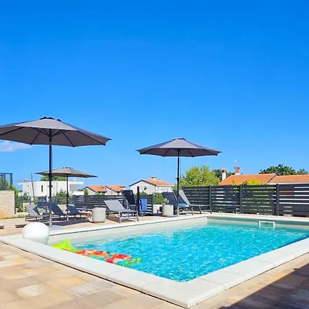 Bluemare B6 With Shared Pool *