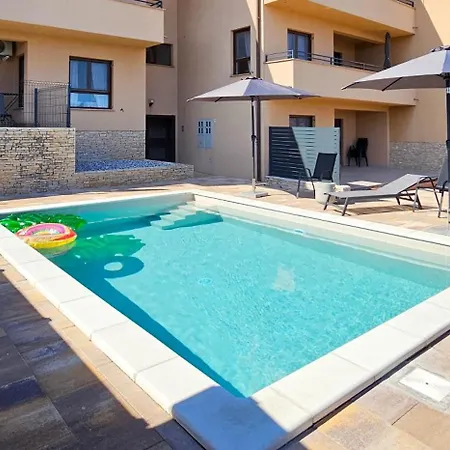 Apartment Bluemare B6 With Shared Pool Liznjan