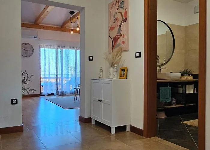 Bluemare B6 With Shared Pool Apartman Liznjan