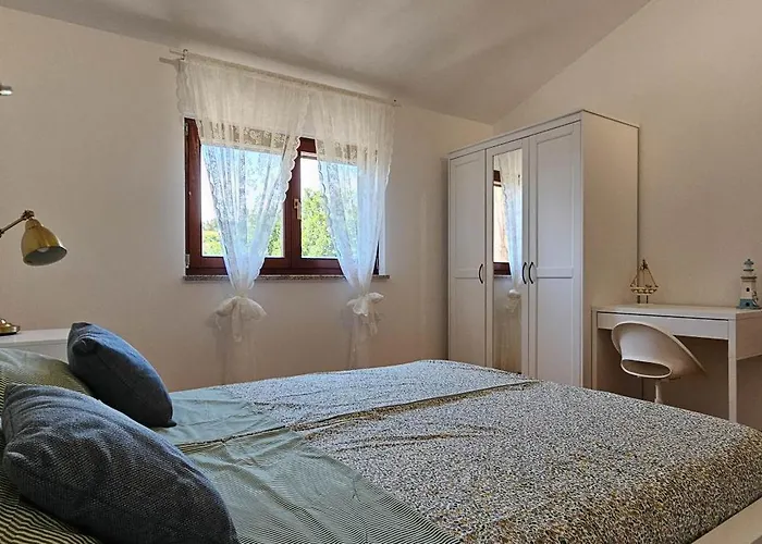 Bluemare B6 With Shared Pool Apartman