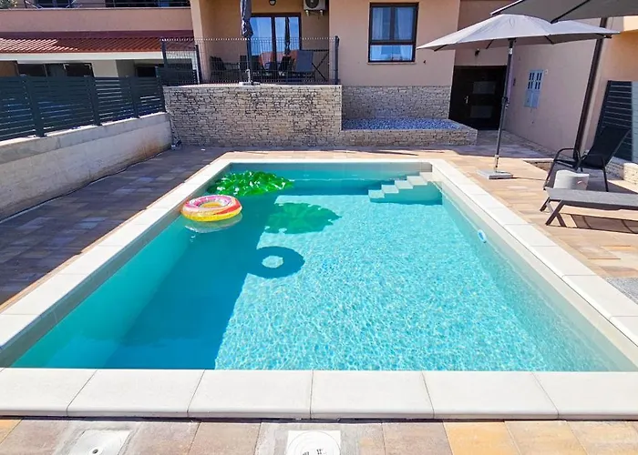 Apartman Bluemare B6 With Shared Pool Liznjan