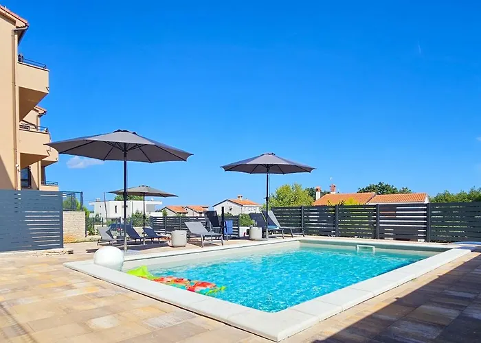 Bluemare B6 With Shared Pool *