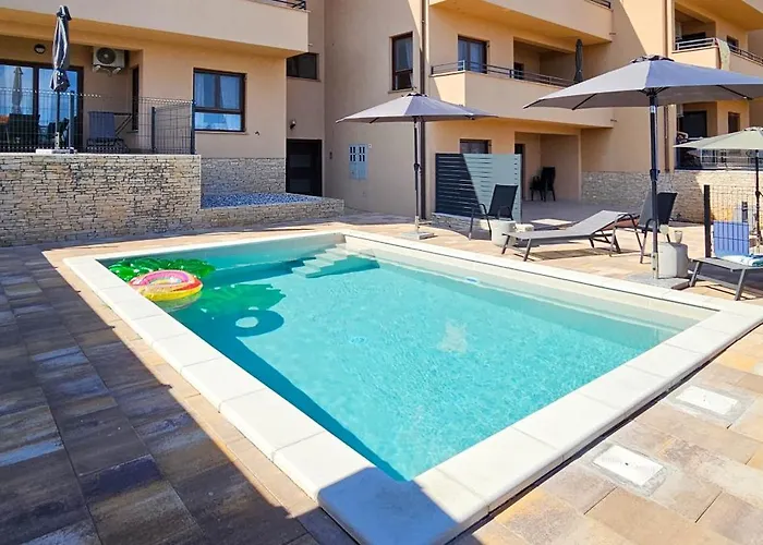 Apartman Bluemare B6 With Shared Pool Liznjan