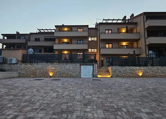 Bluemare B6 With Shared Pool Apartman