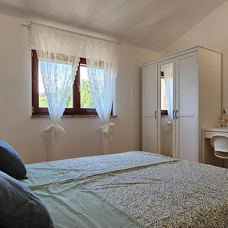 Bluemare B6 With Shared Pool Apartman