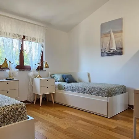 Bluemare B6 With Shared Pool