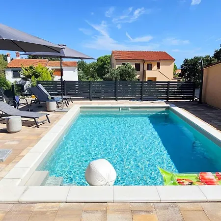 Bluemare B6 With Shared Pool