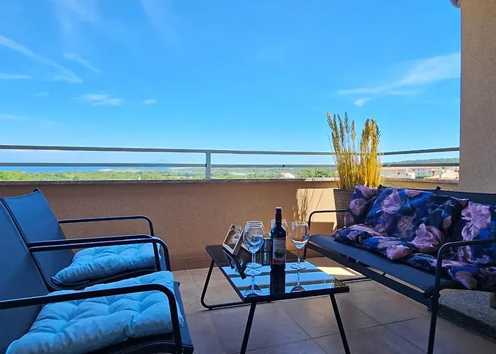 Bluemare B6 With Shared Pool Ližnjan